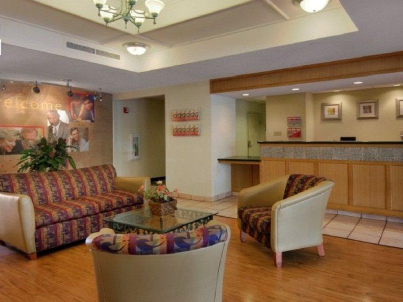 Red Roof Inn Plus+ Austin South Interior photo