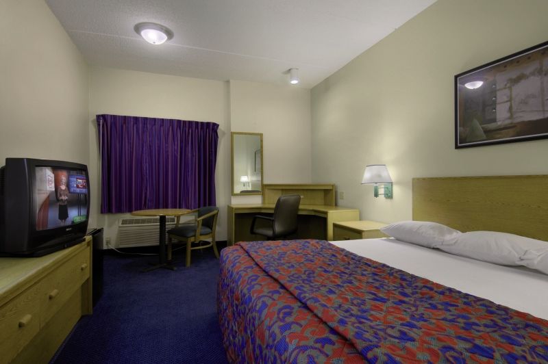 Red Roof Inn Plus+ Austin South Room photo