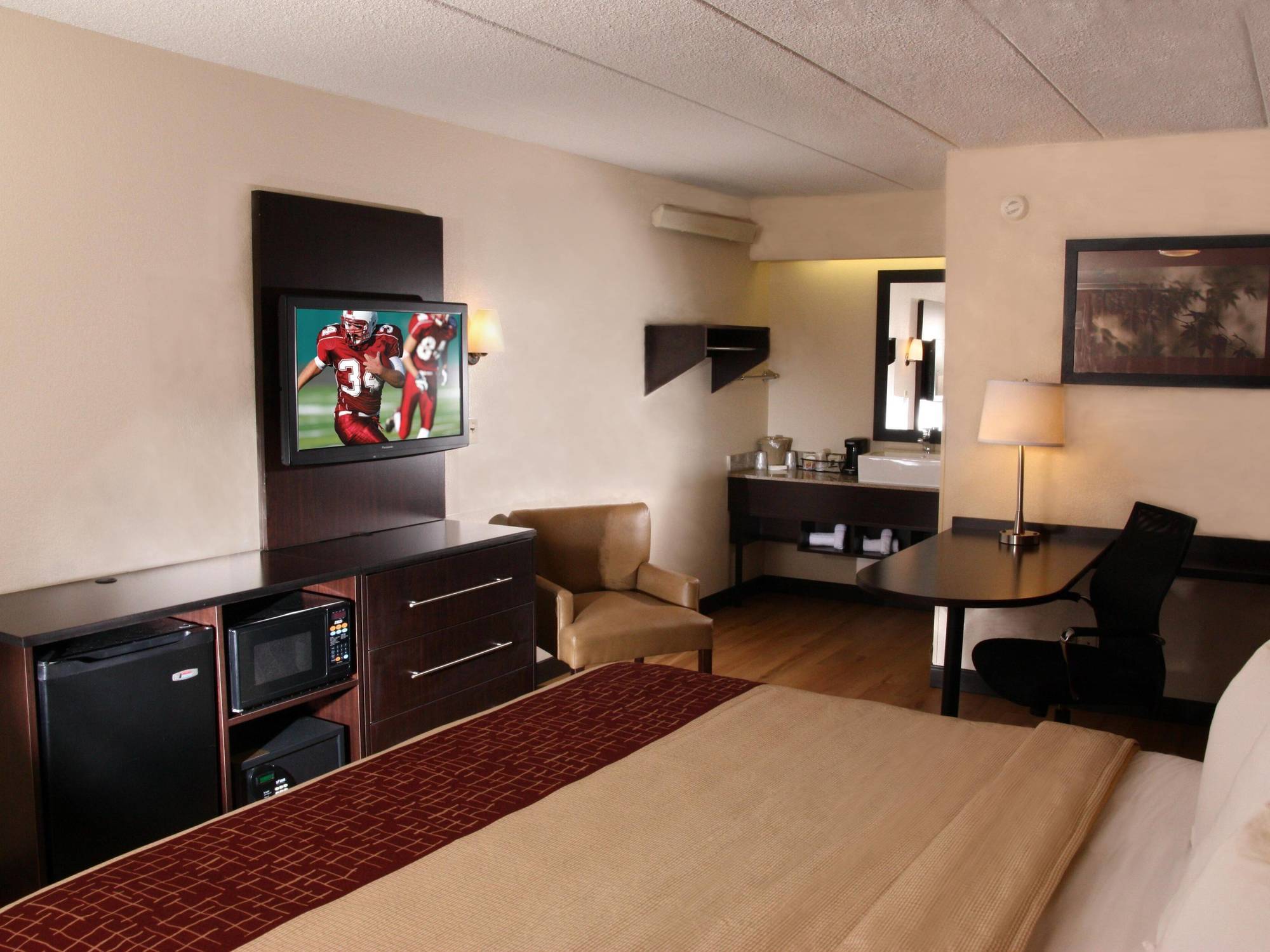 Red Roof Inn Plus+ Austin South Exterior photo