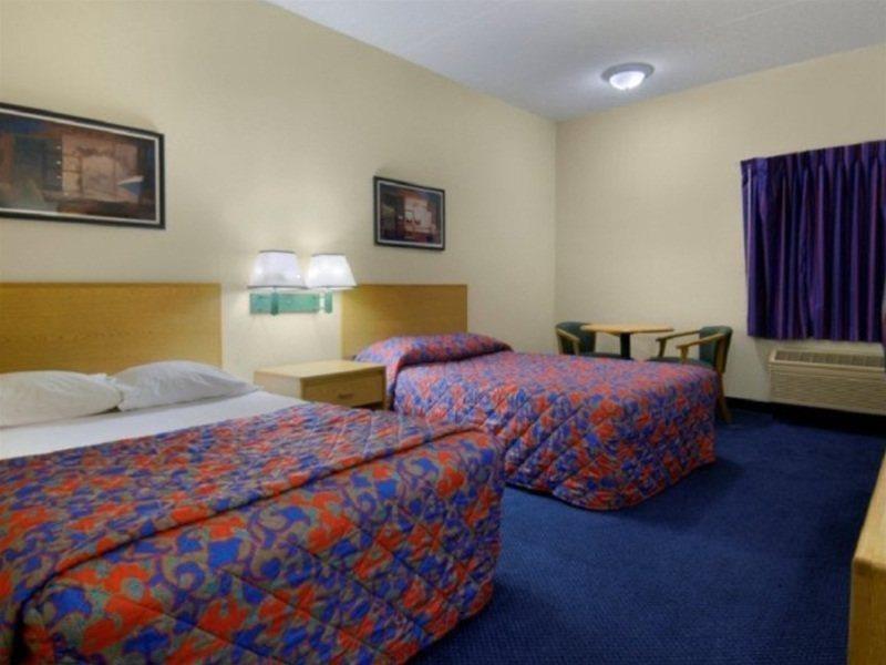 Red Roof Inn Plus+ Austin South Room photo